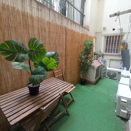 Private Rooms On Tamarit Street Barcelona Exterior photo