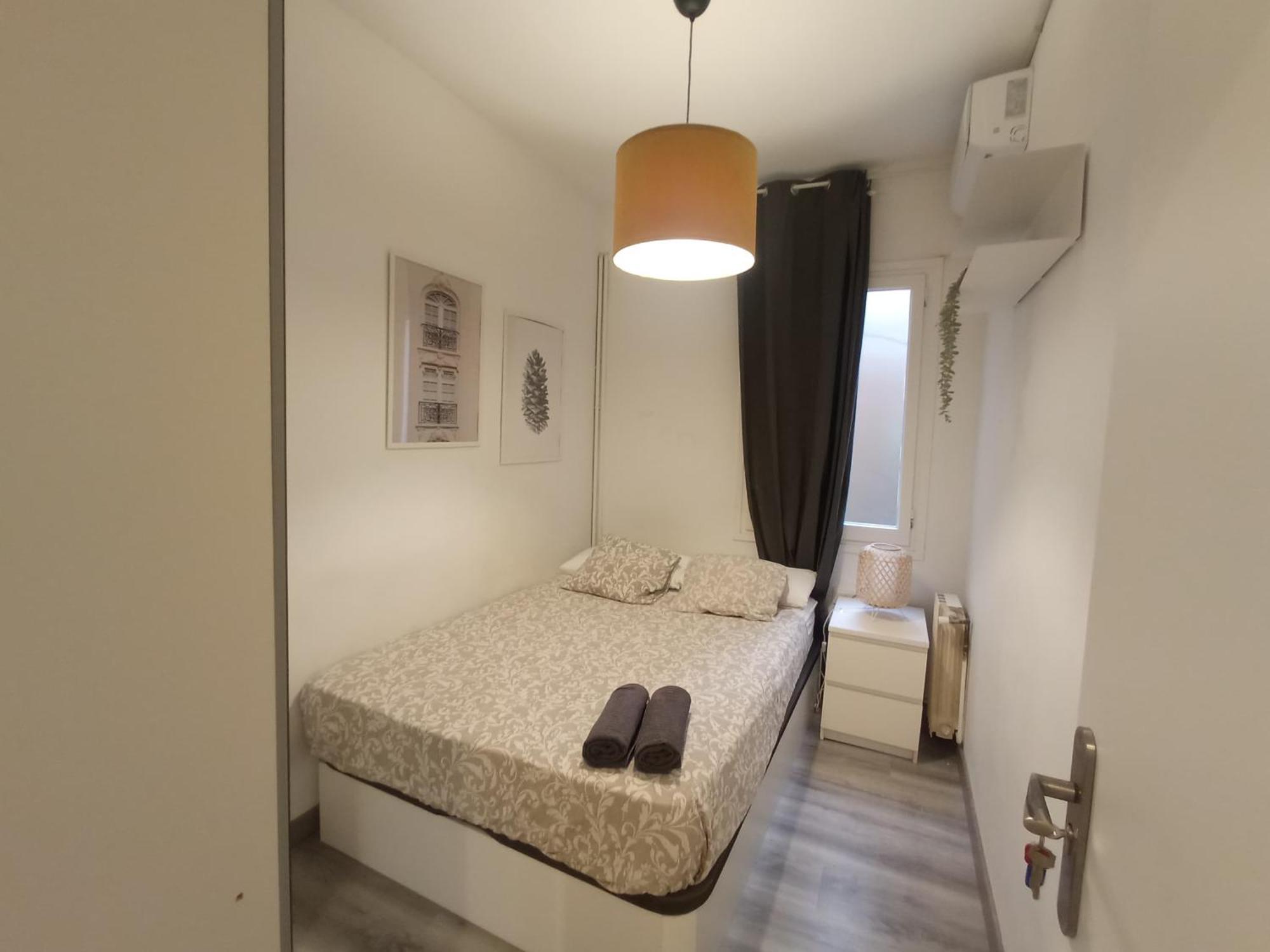 Private Rooms On Tamarit Street Barcelona Exterior photo