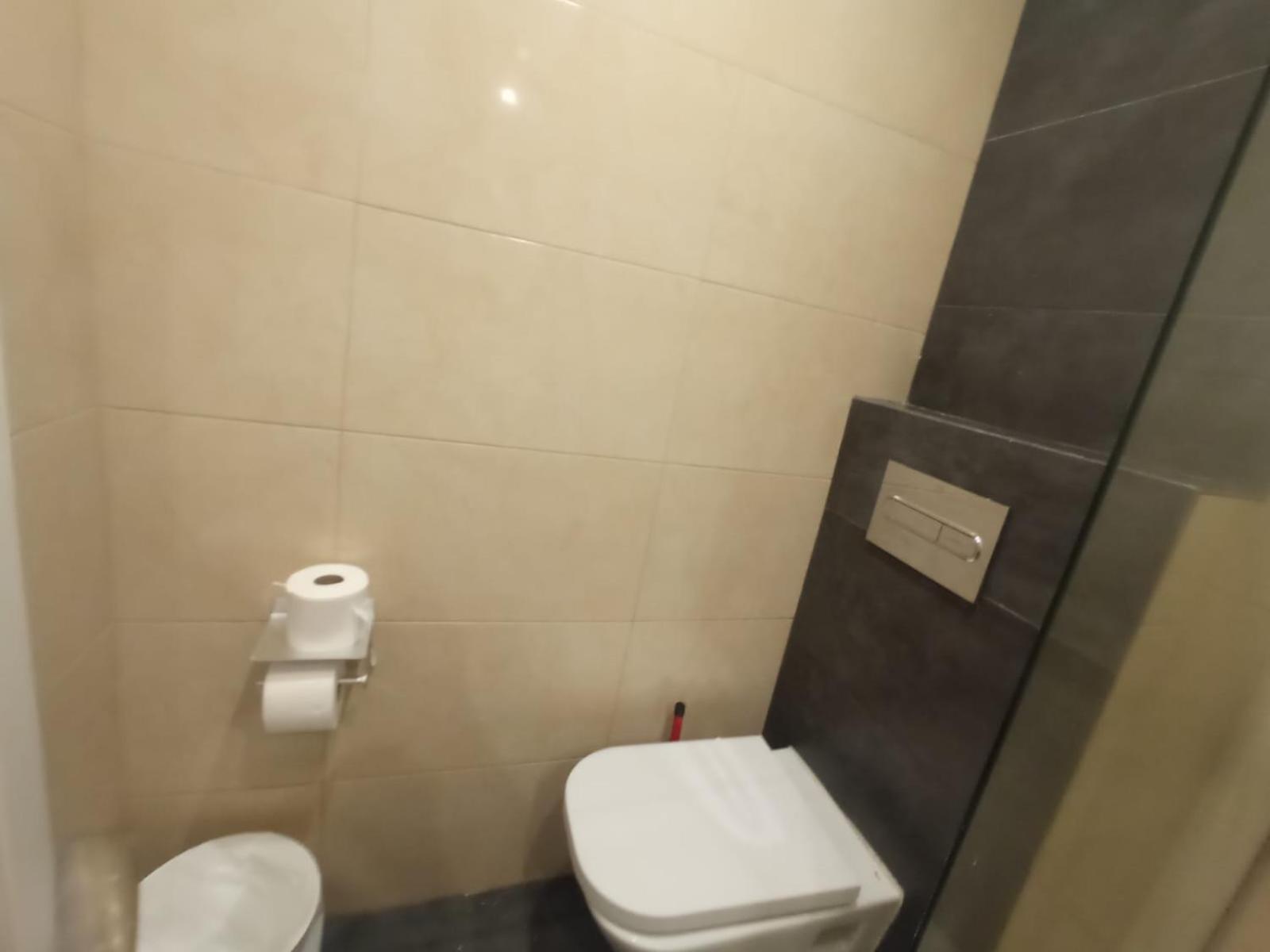 Private Rooms On Tamarit Street Barcelona Exterior photo