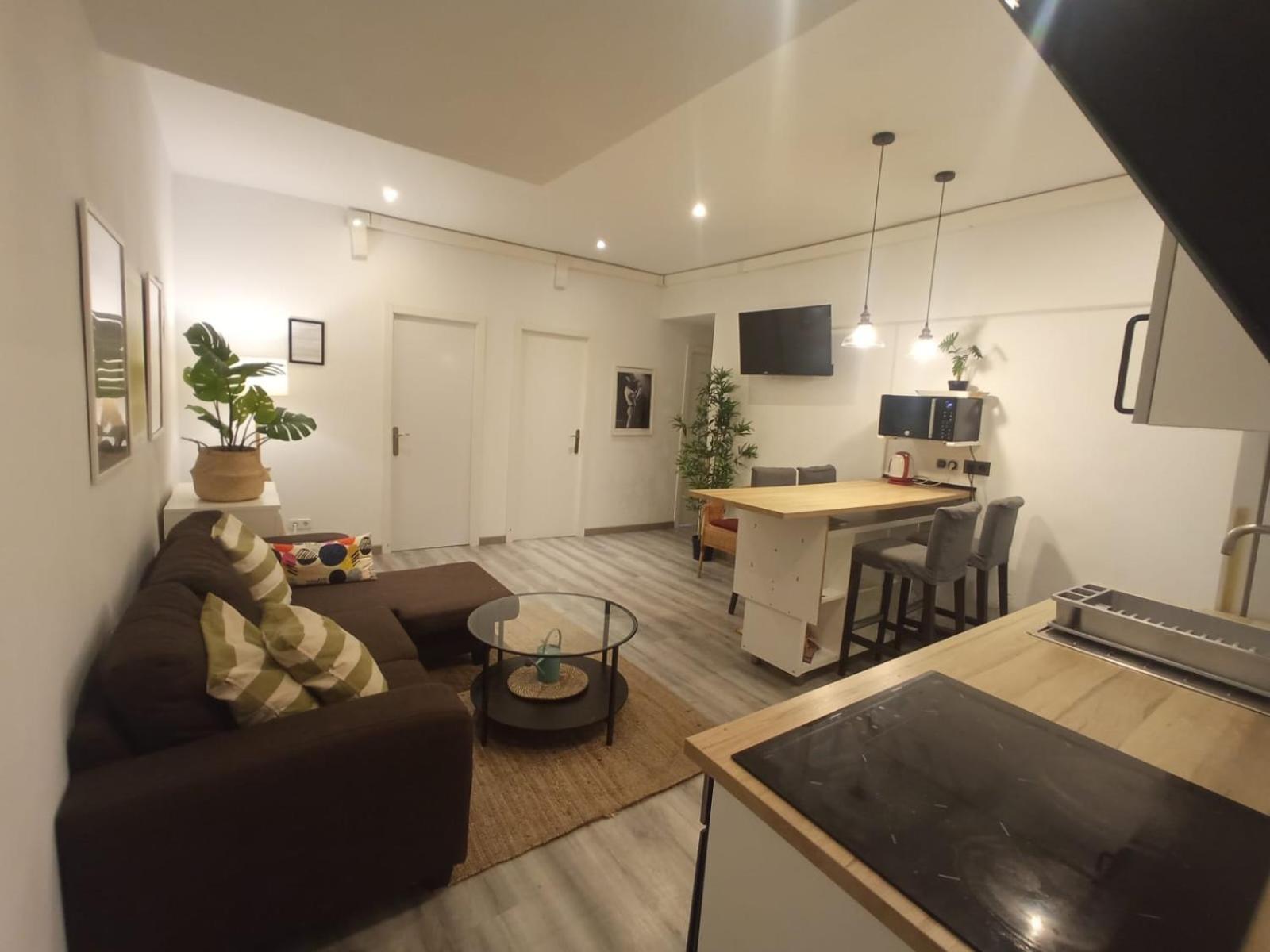 Private Rooms On Tamarit Street Barcelona Exterior photo