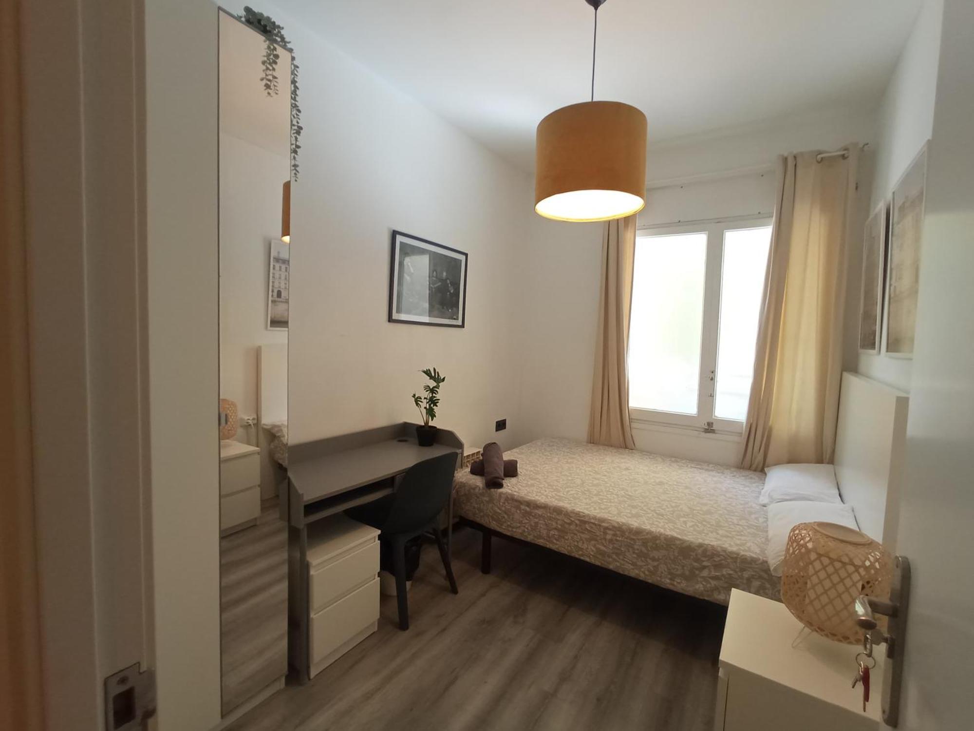 Private Rooms On Tamarit Street Barcelona Exterior photo