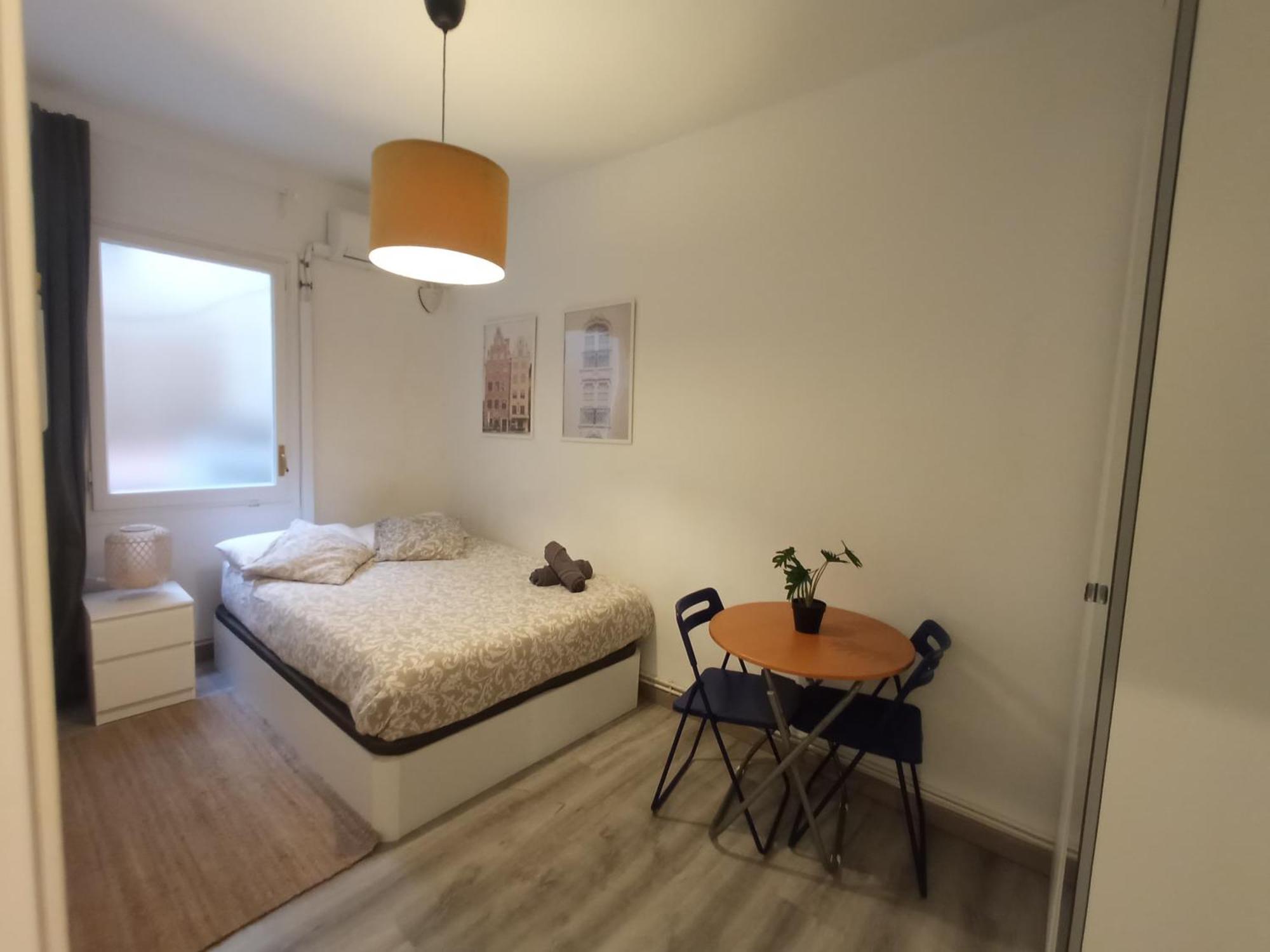 Private Rooms On Tamarit Street Barcelona Exterior photo